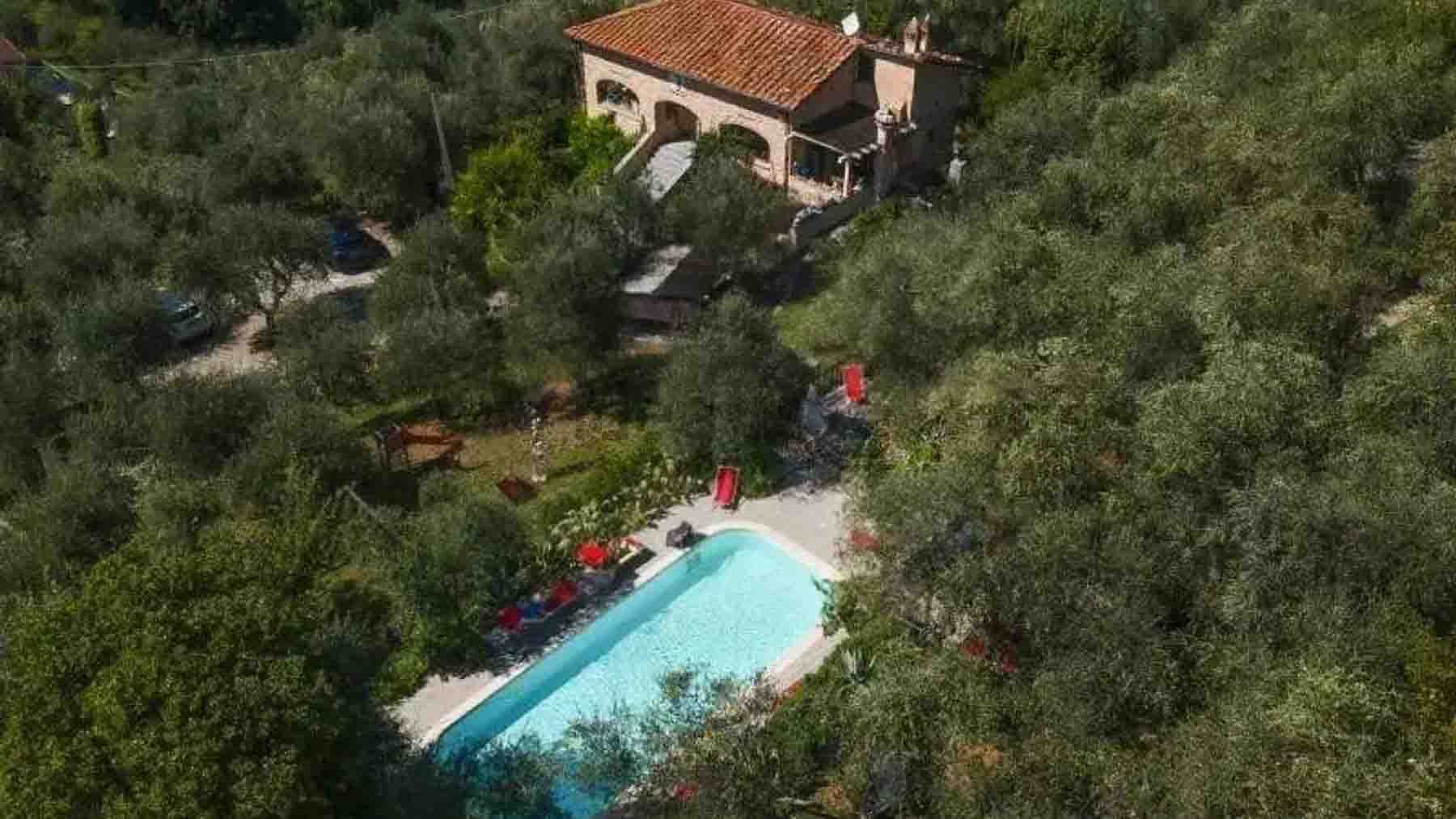Villa panoramica a Camaiore, tra uliveti e Toscana