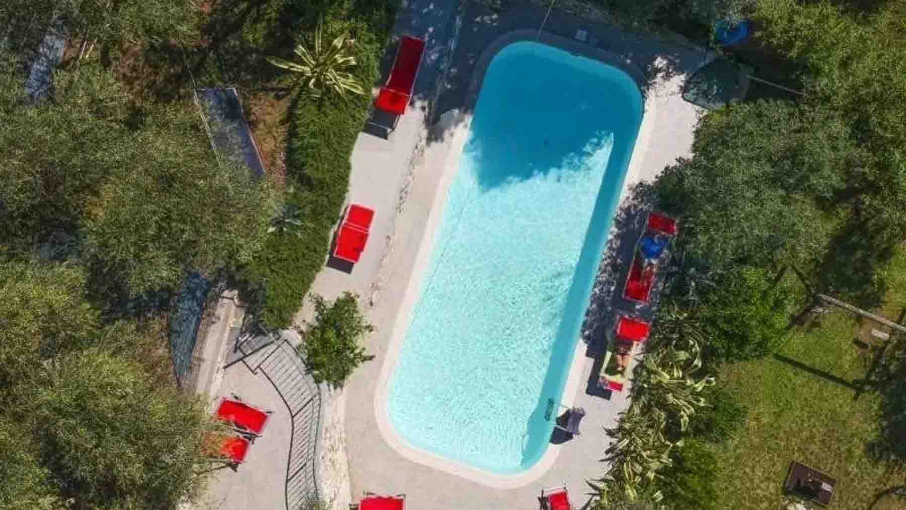 Villa panoramica a Camaiore, tra uliveti e Toscana