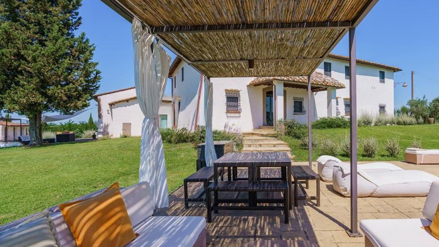 Villa con Piscina e Vista Panoramica a Certaldo, Toscana