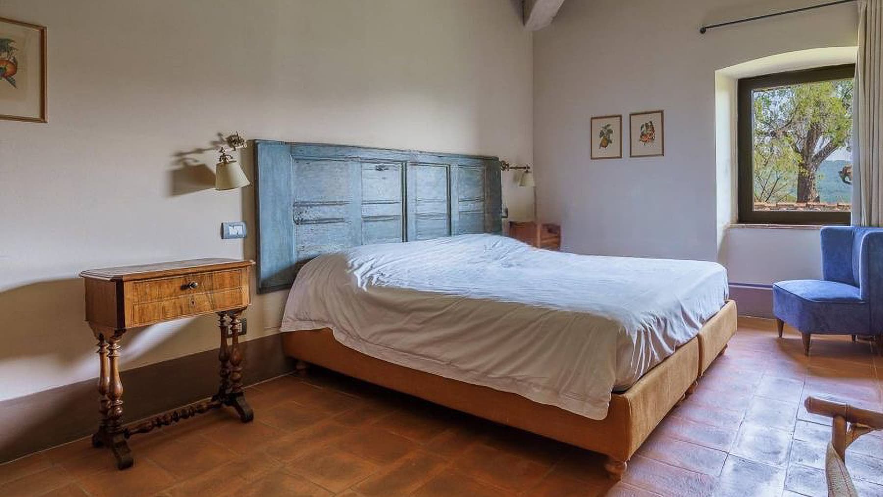 Villa con Vigneti Biologici a Peneto, Toscana