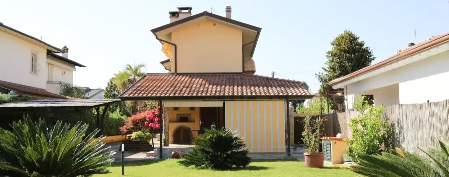 Villa con giardino nel cuore di Forte dei Marmi