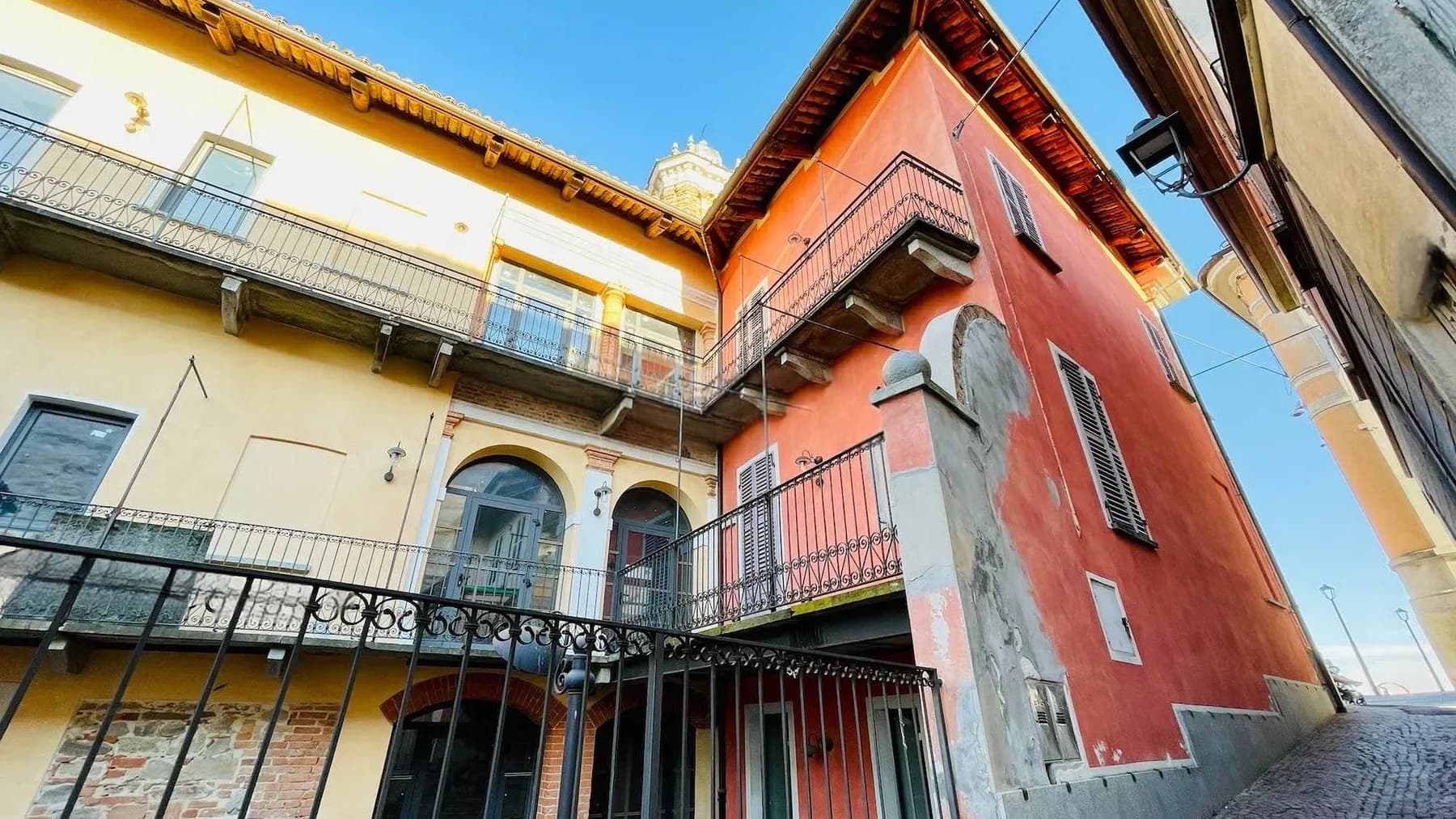 Casa indipendente a La Morra, cuore delle Langhe