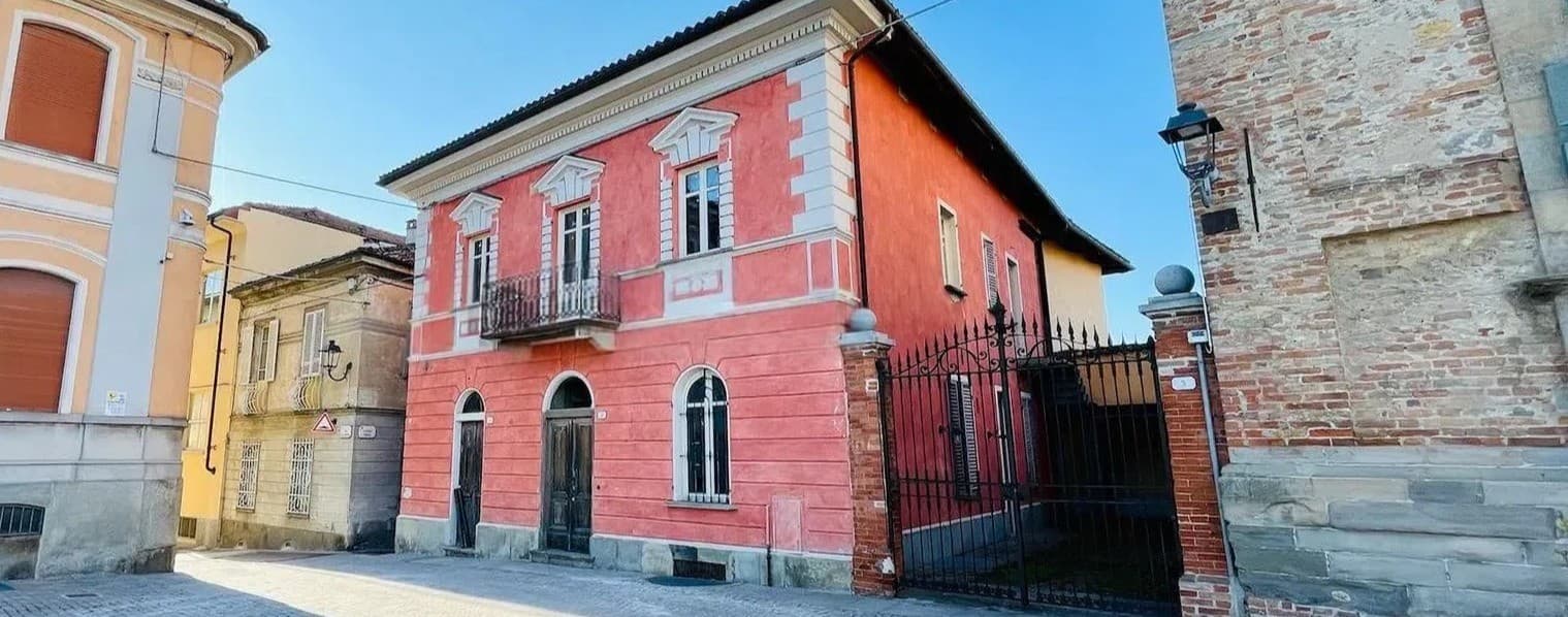 Casa indipendente a La Morra, cuore delle Langhe