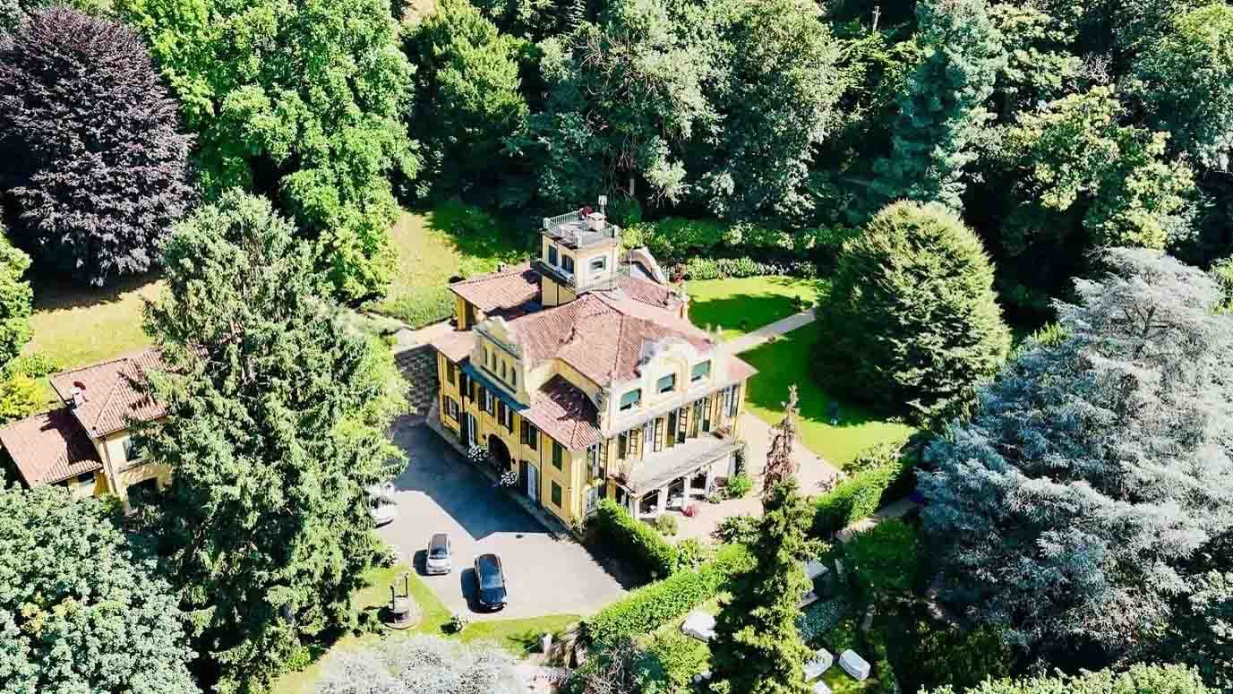 Villa storica a Torino, eleganza nel verde collinare