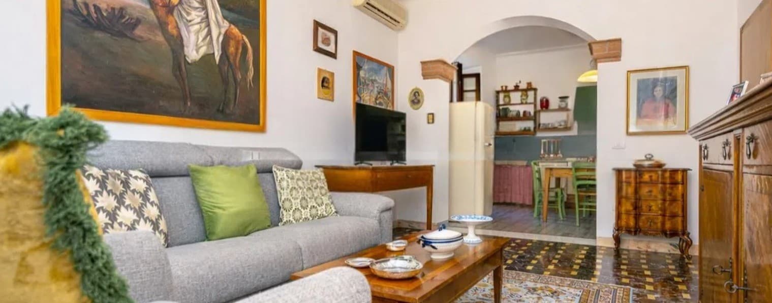 Appartamento storico nel centro di Pietrasanta, Versilia