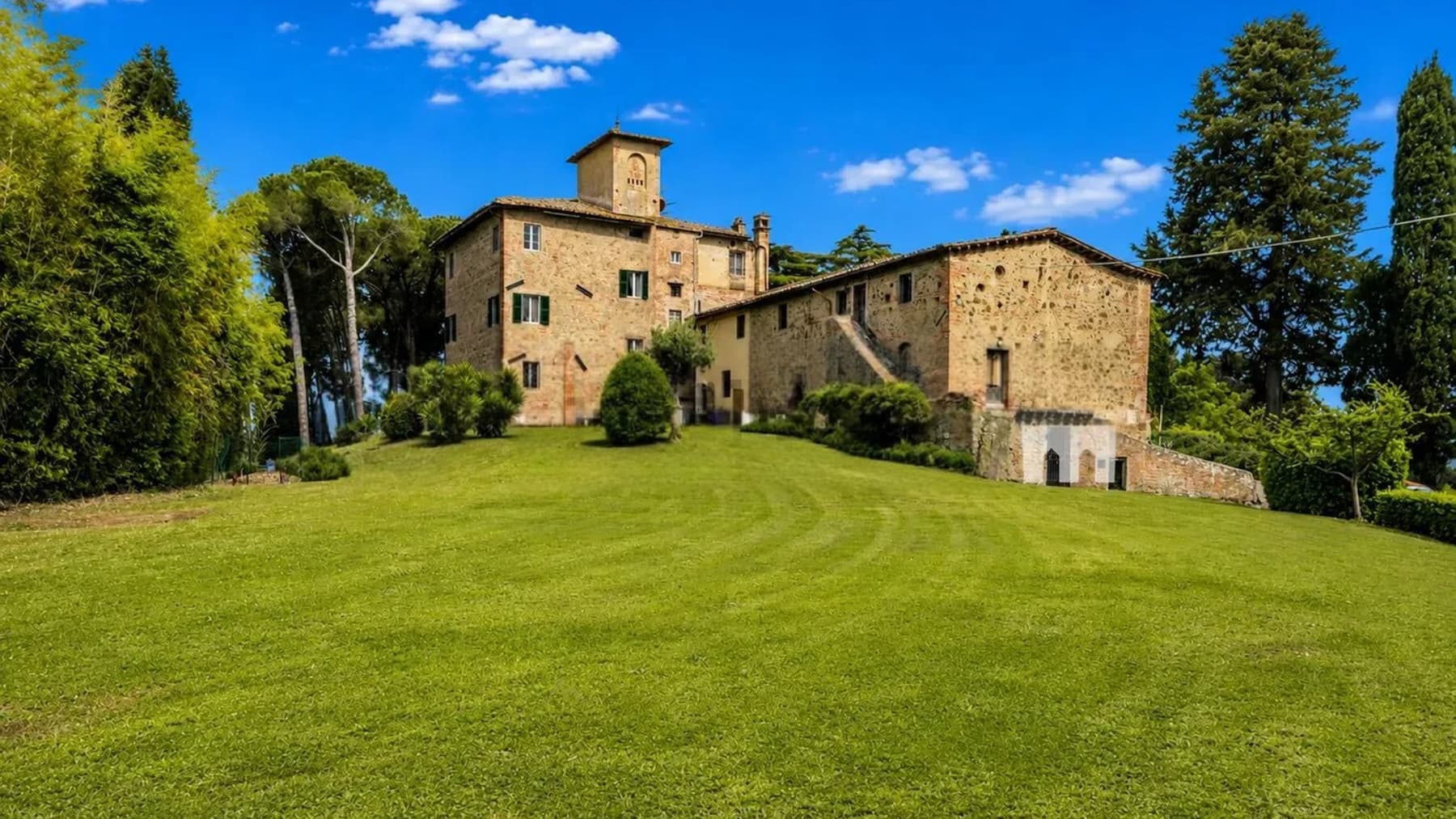 Tenuta-Complesso con Piscina e Parco a Palaia, Toscana