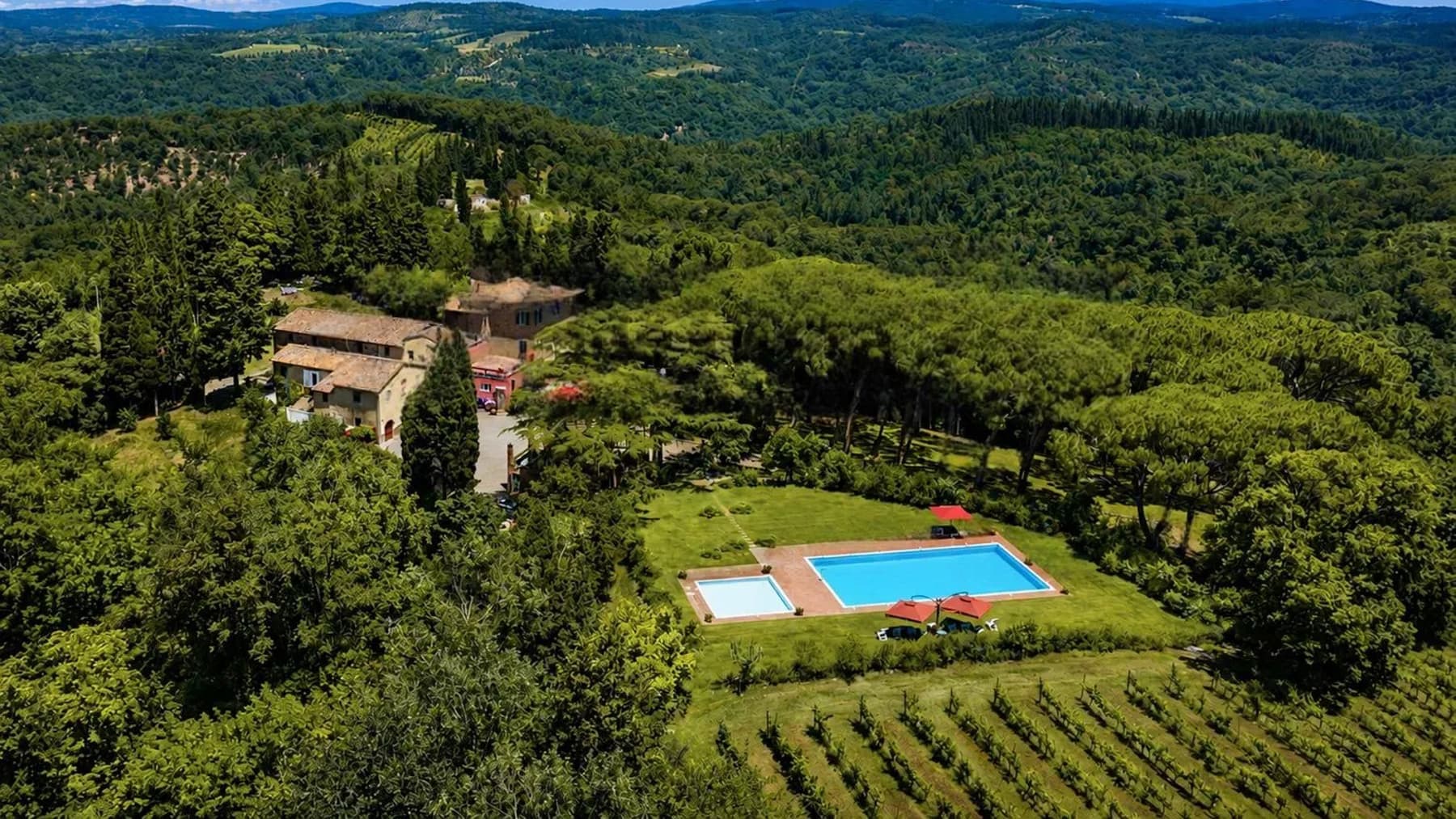 Tenuta-Complesso con Piscina e Parco a Palaia, Toscana