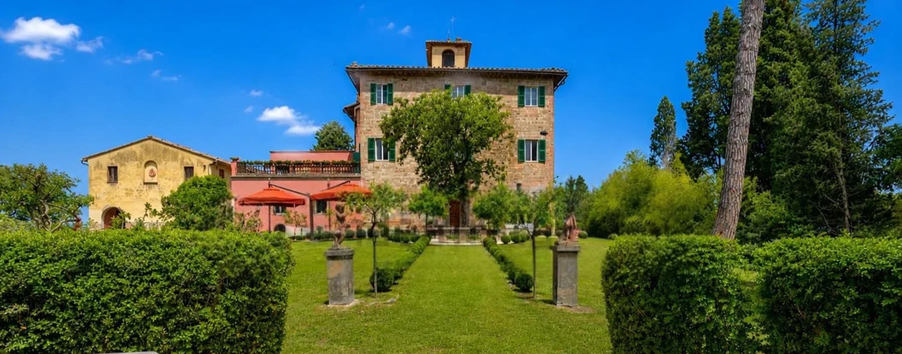 Tenuta-Complesso con Piscina e Parco a Palaia, Toscana