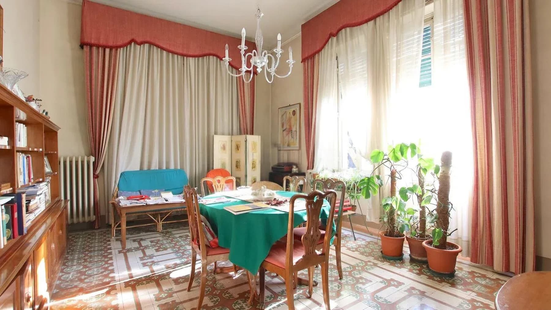 Villa Liberty esclusiva fronte mura a Lucca