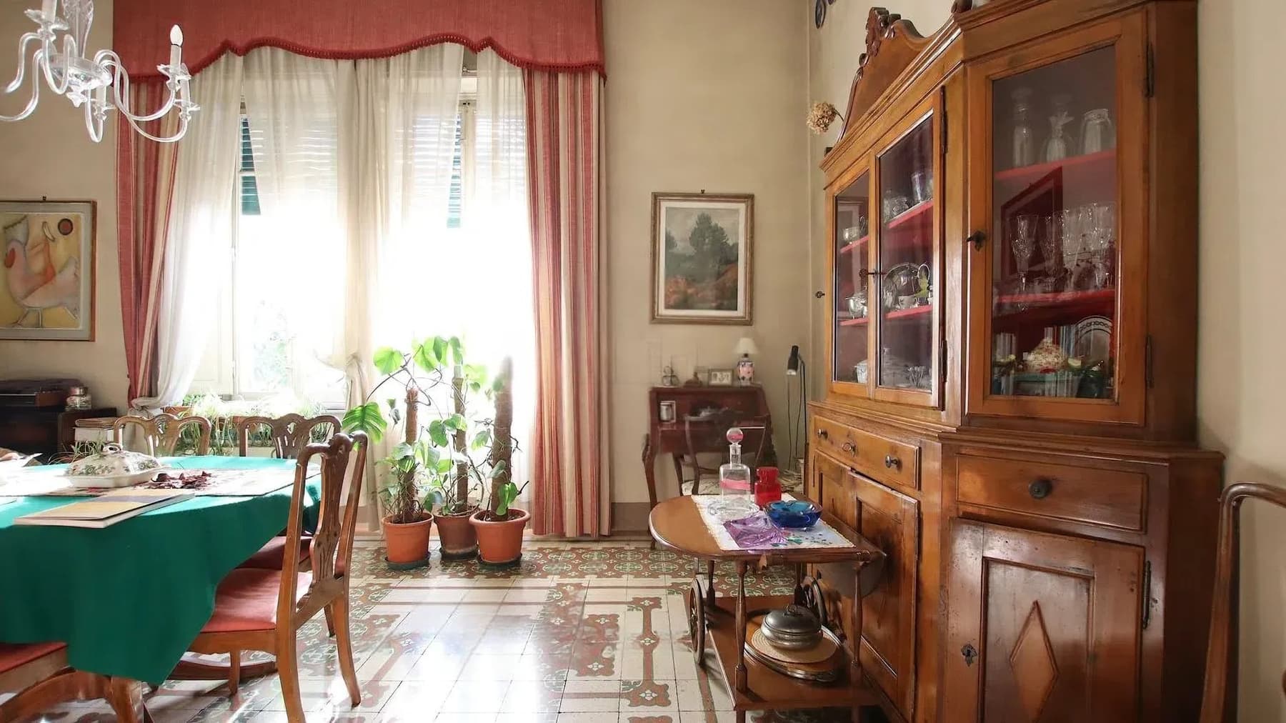 Villa Liberty esclusiva fronte mura a Lucca