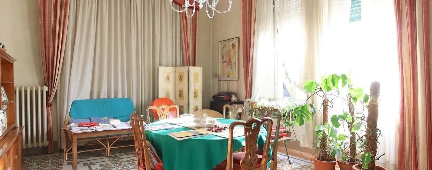 Villa Liberty esclusiva fronte mura a Lucca