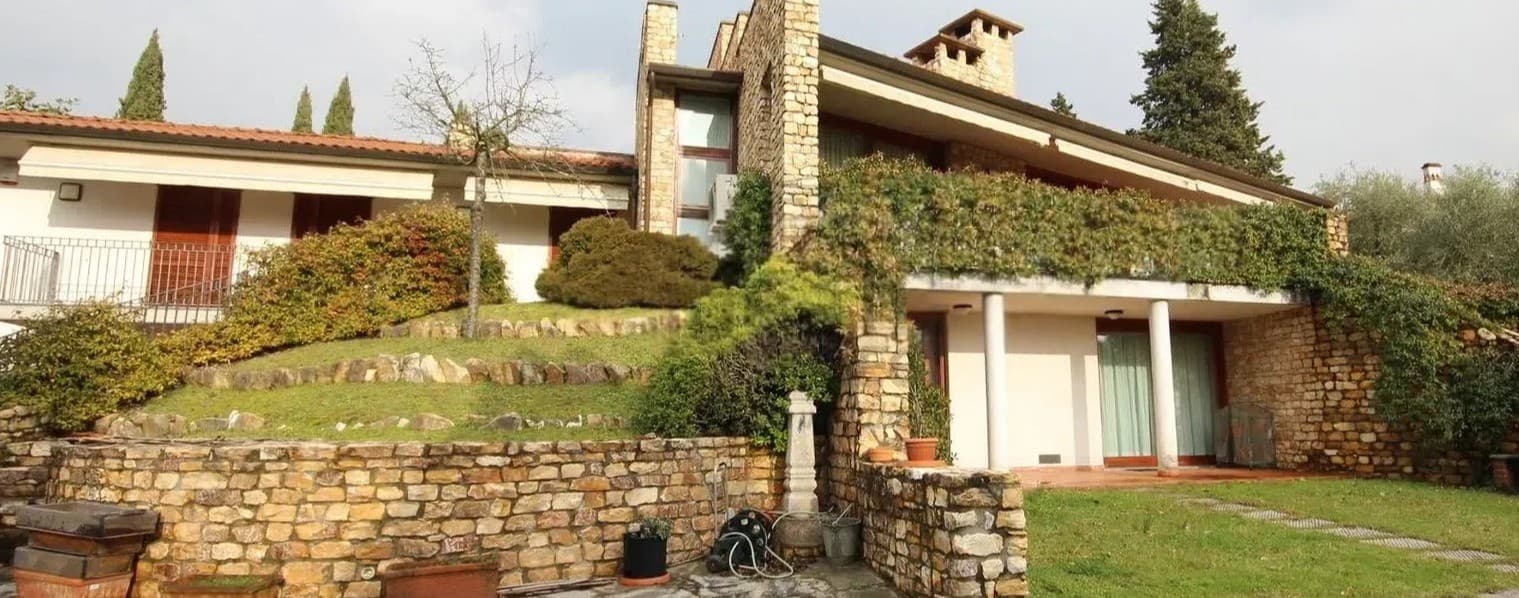 Villa moderna a Lucca con giardino di 5000 mq