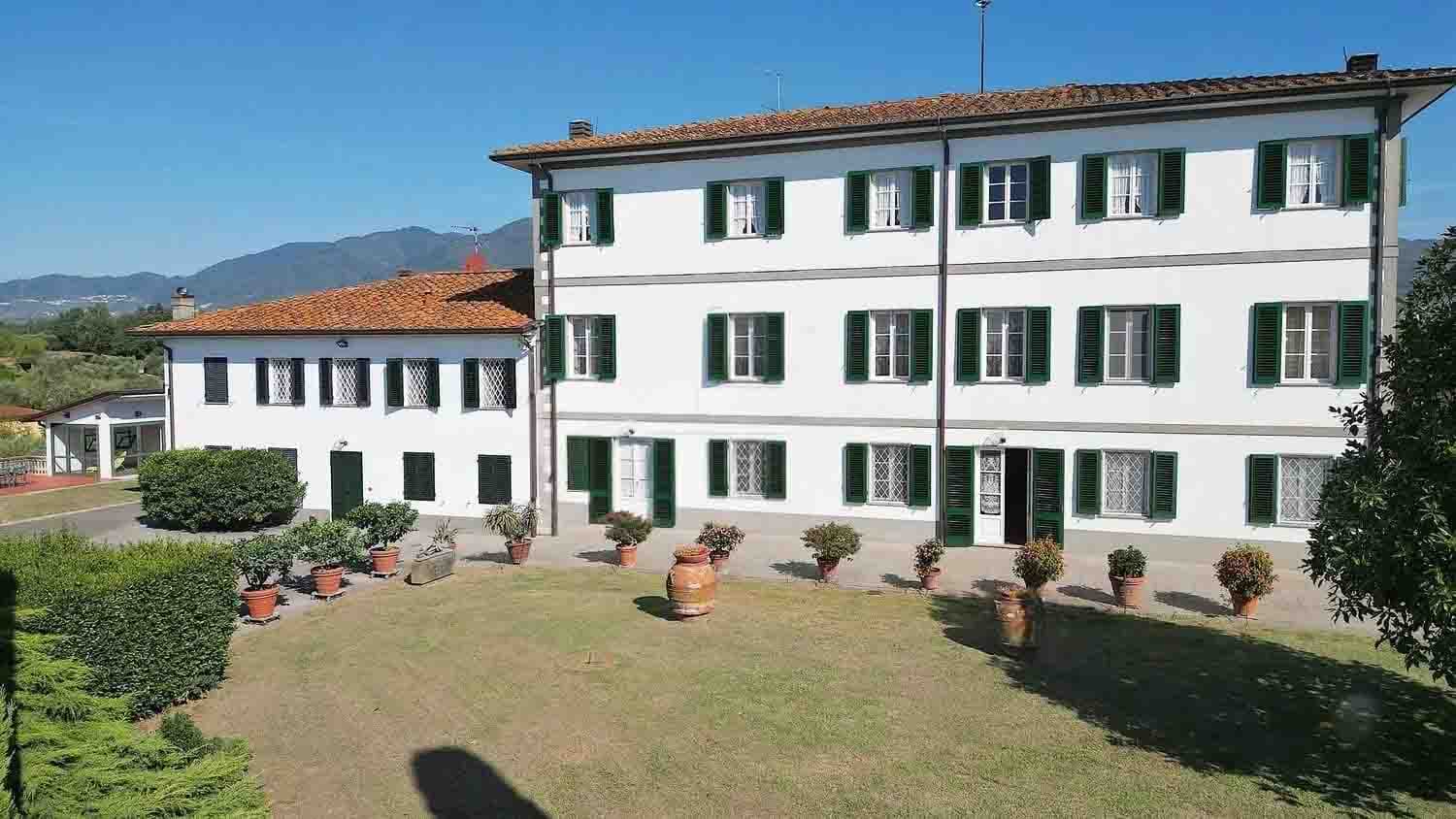 Villa storica con vista panoramica a Capannori, Toscana