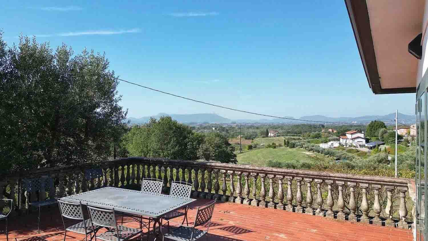 Villa storica con vista panoramica a Capannori, Toscana