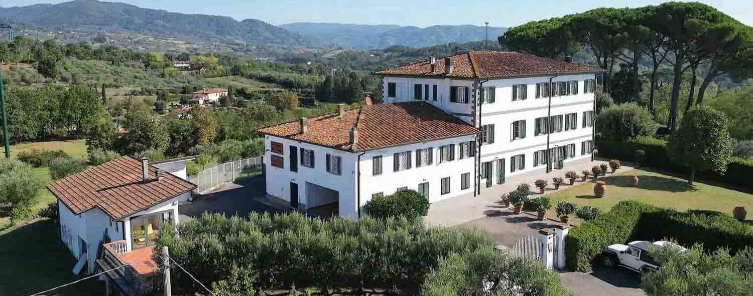Villa storica con vista panoramica a Capannori, Toscana