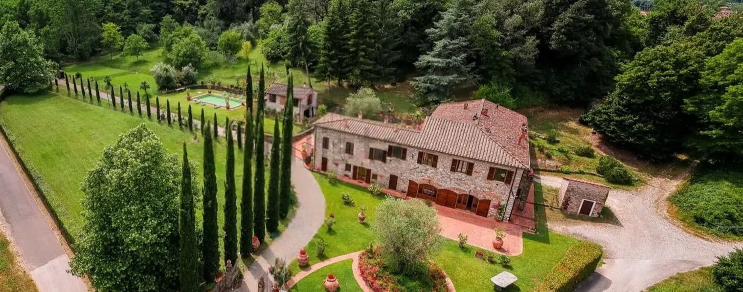 Tenuta-Complesso ristrutturato in Toscana, Lucca