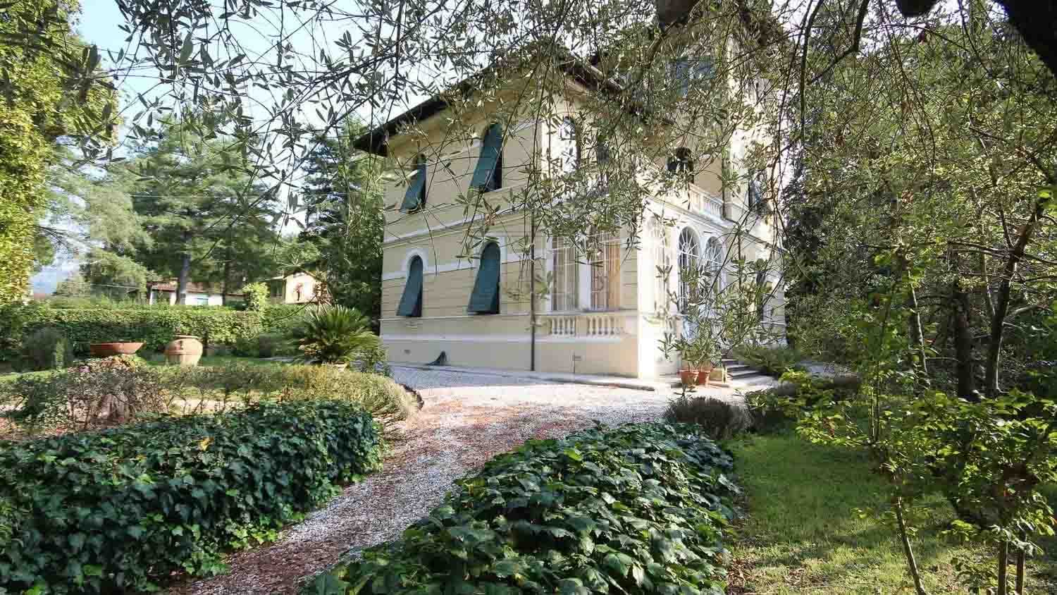 Villa Liberty con Giardino a Lucca, Toscana