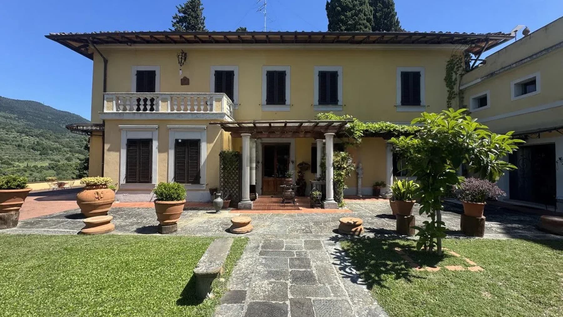 Villa prestigiosa con piscina sulla collina di Firenze