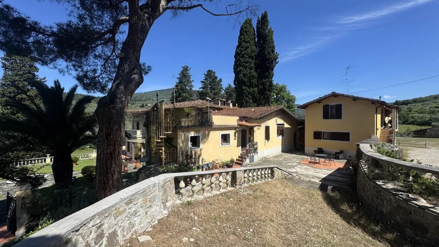 Villa prestigiosa con piscina sulla collina di Firenze