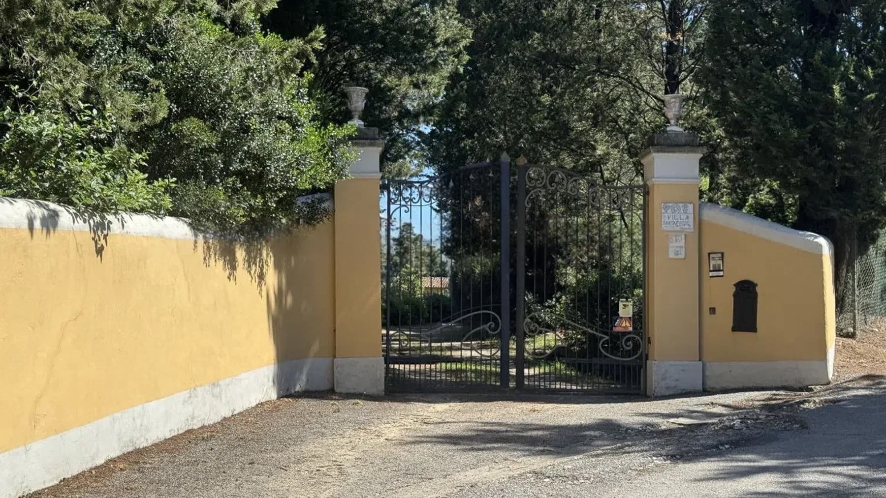 Villa prestigiosa con piscina sulla collina di Firenze