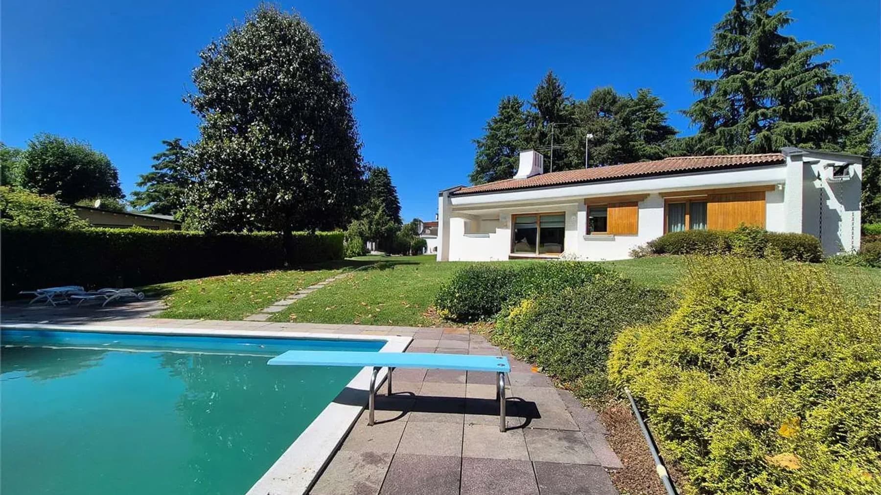 Villa di prestigio a Carimate con piscina e parco privato