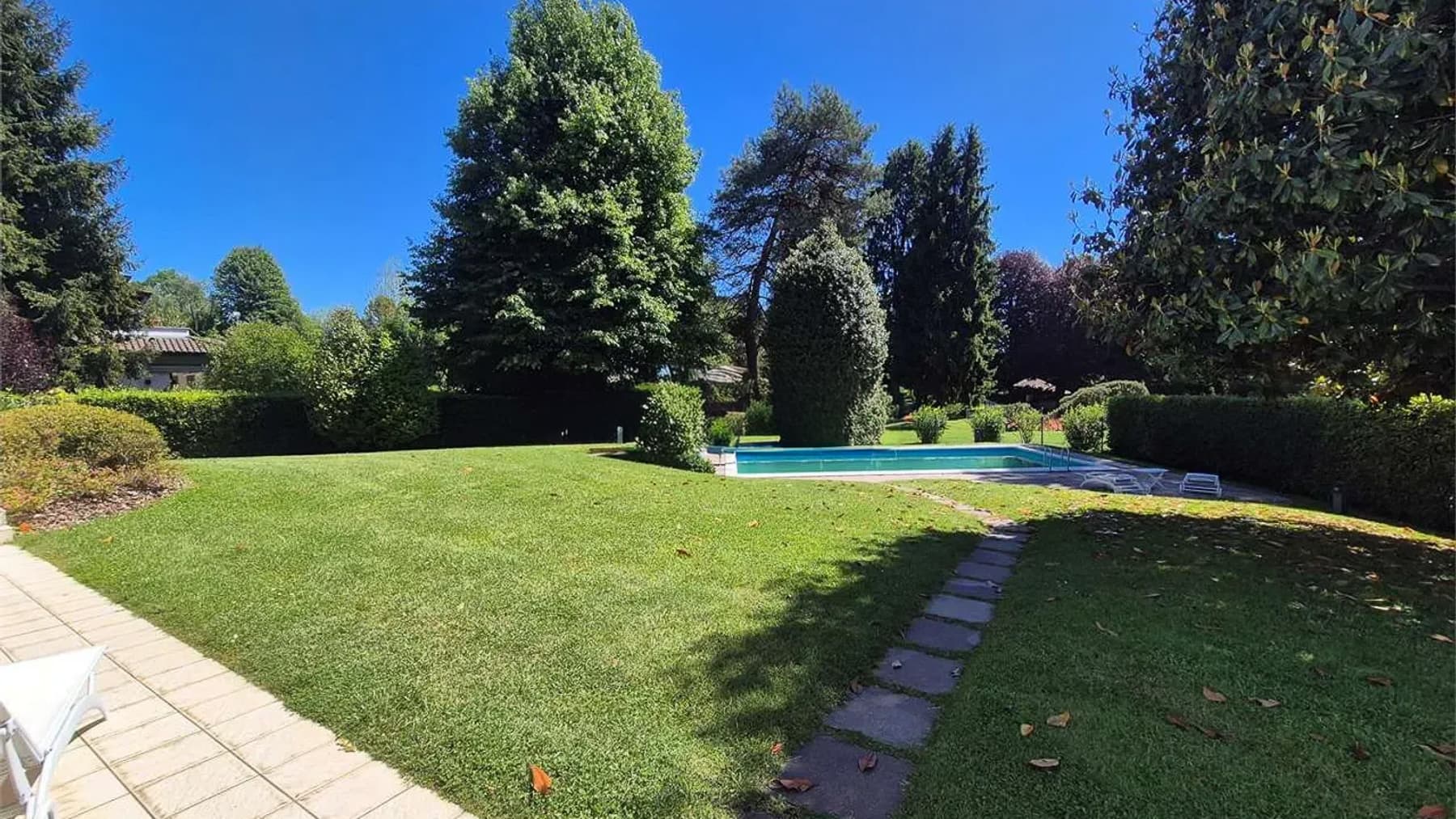 Villa di prestigio a Carimate con piscina e parco privato