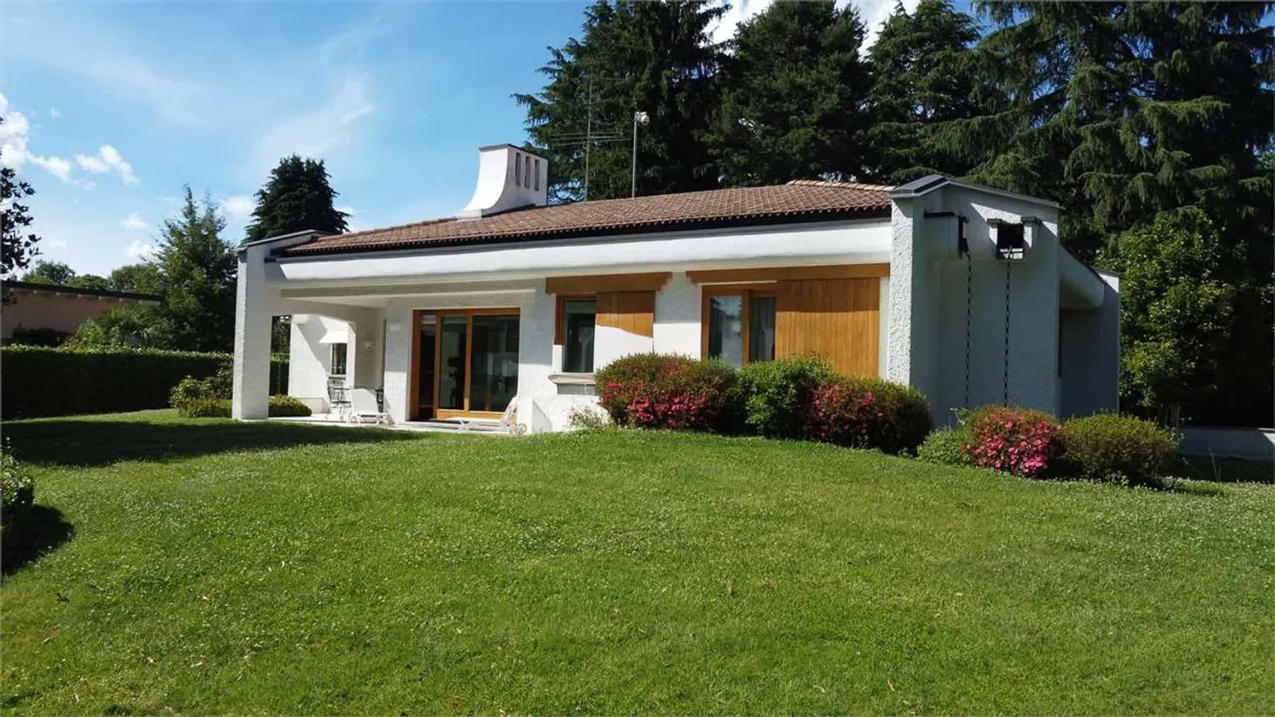 Villa di prestigio a Carimate con piscina e parco privato
