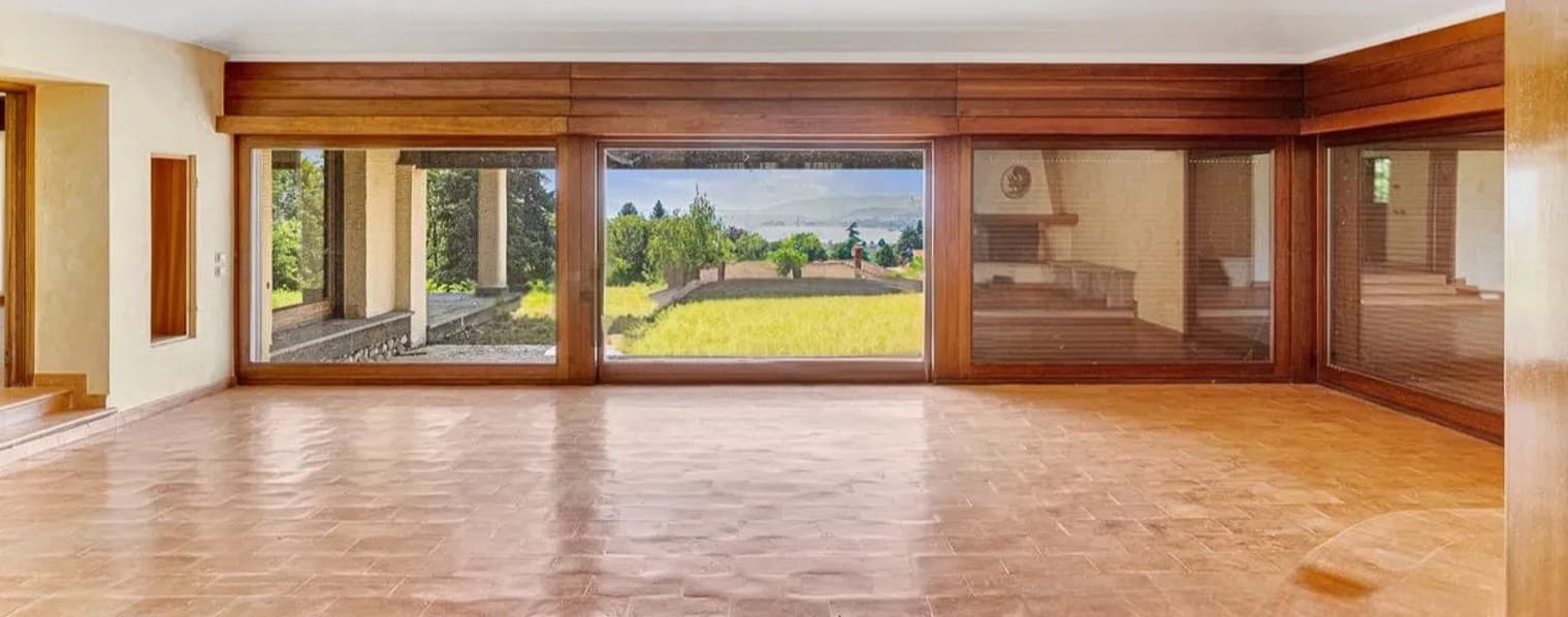 Charming Villa in Barasso, Lombardy
