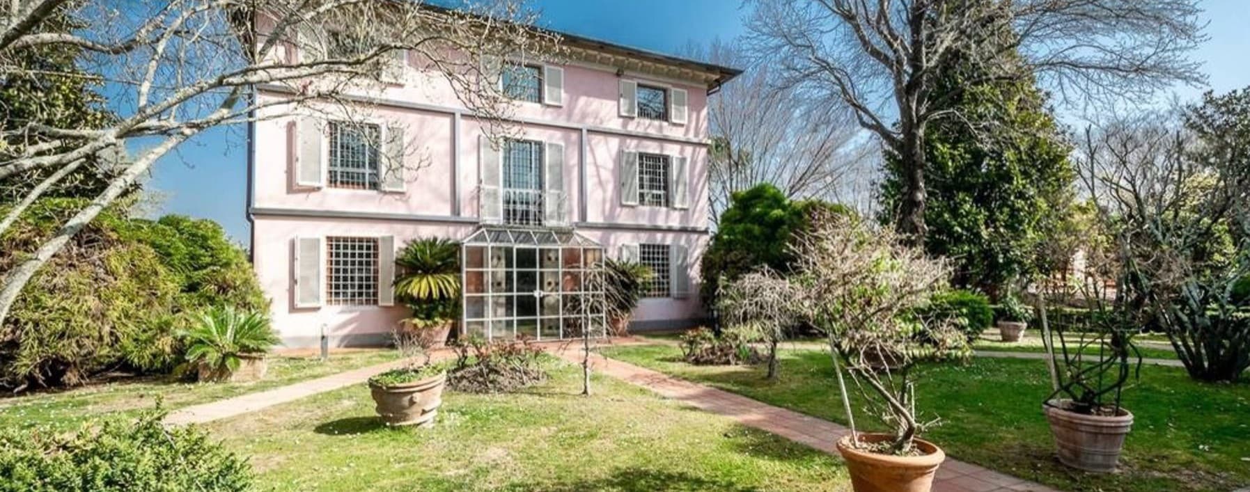 Villa elegante a Lucca, con parco e dependance