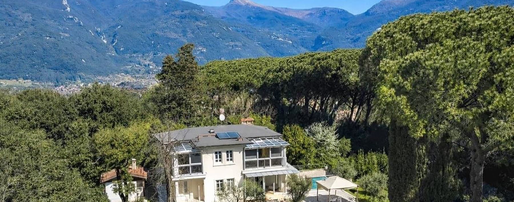 Villa panoramica con piscina in Versilia, Camaiore