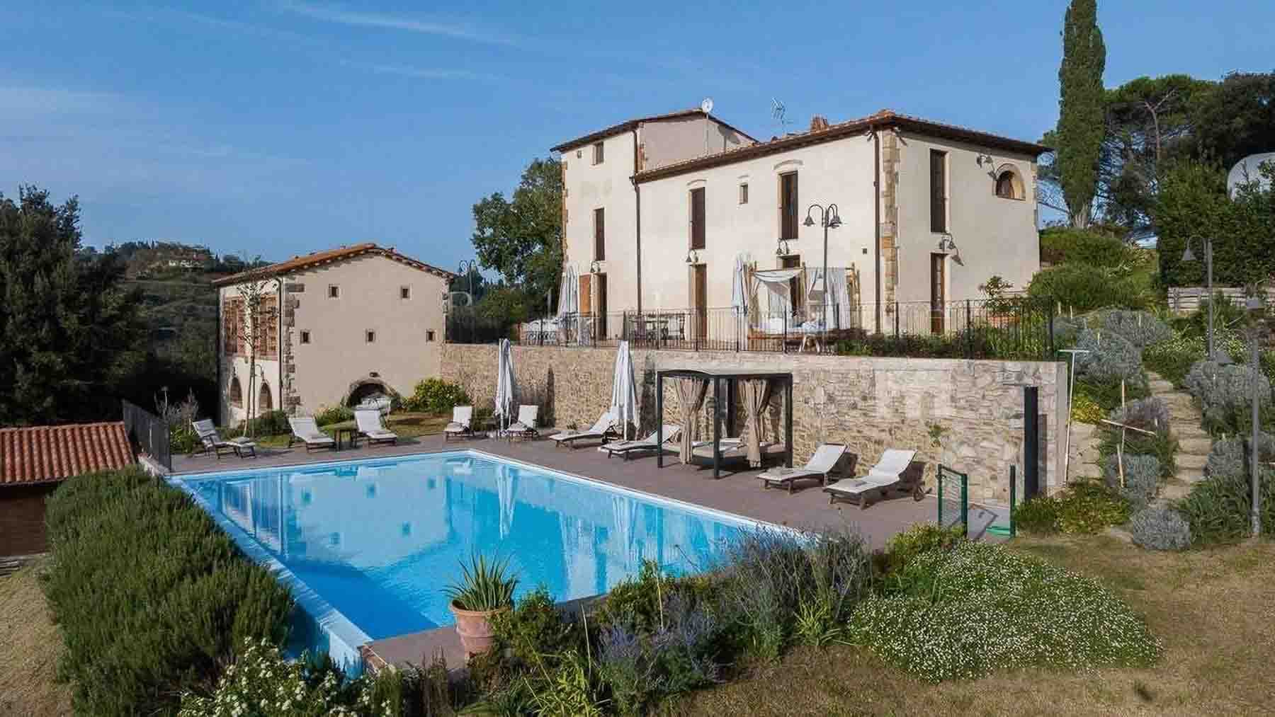 Casale panoramico in Toscana, colline di Palaia