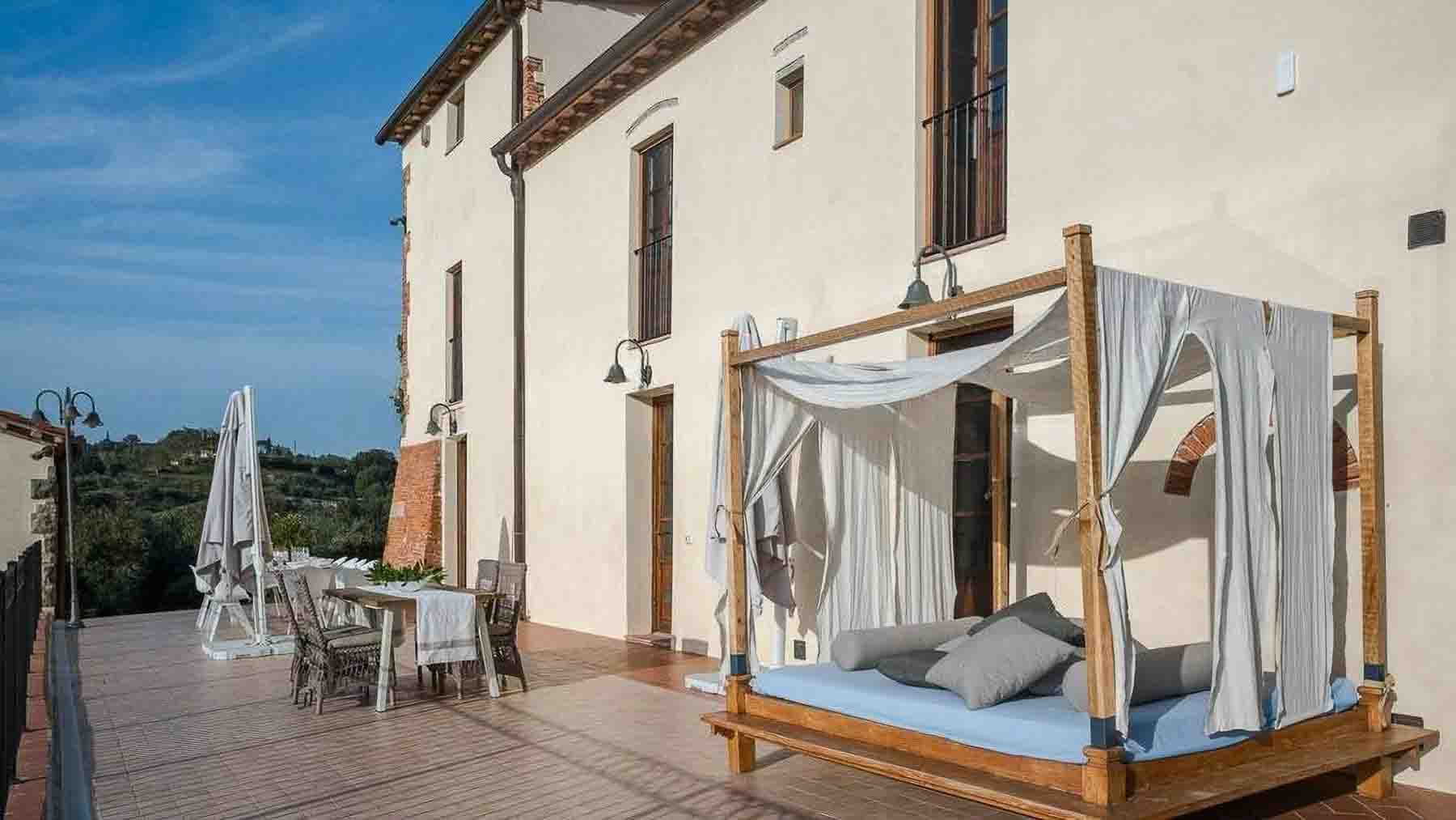 Casale panoramico in Toscana, colline di Palaia