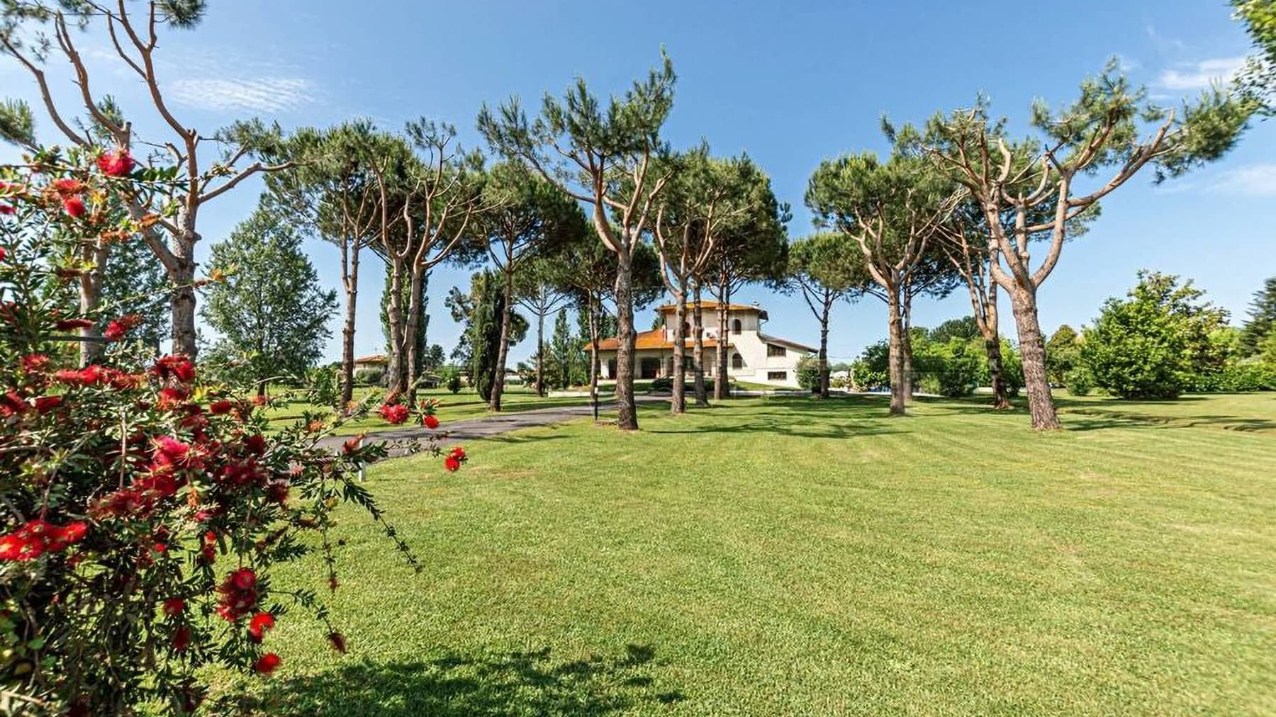 Villa con Piscina e Parco a Pietrasanta, Versilia