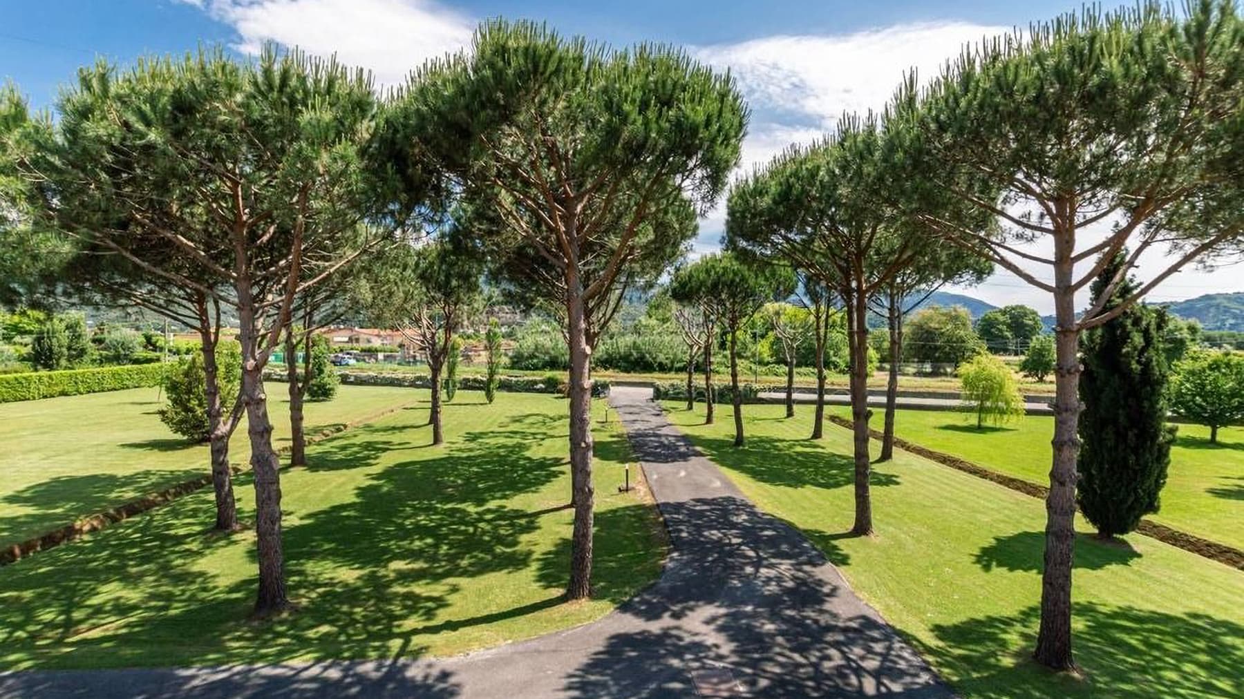 Villa con Piscina e Parco a Pietrasanta, Versilia