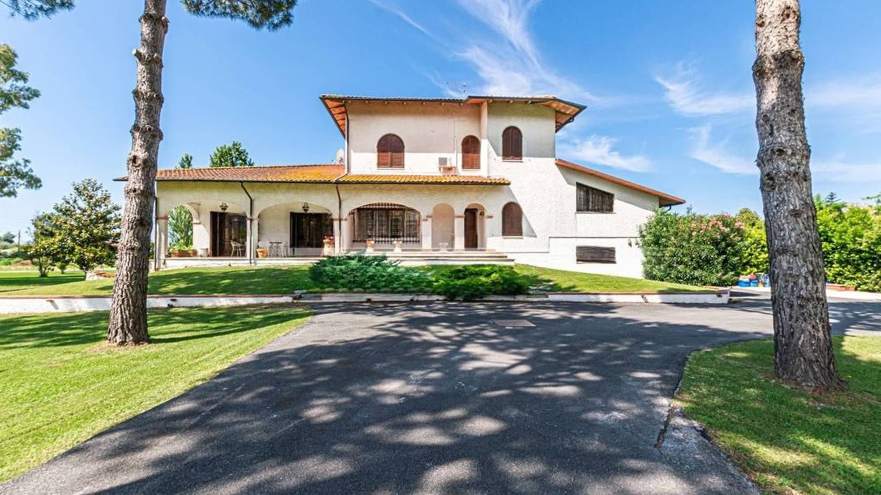 Villa con Piscina e Parco a Pietrasanta, Versilia