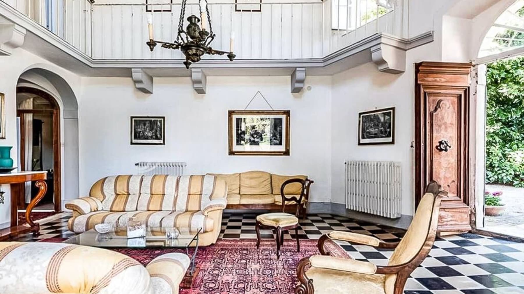 Villa cinquecentesca con piscina a Crespina Lorenzana