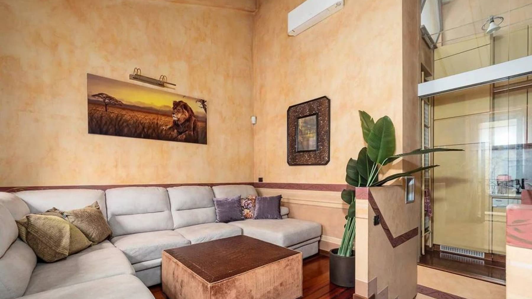 Elegant Apartment in Milan, Lombardy