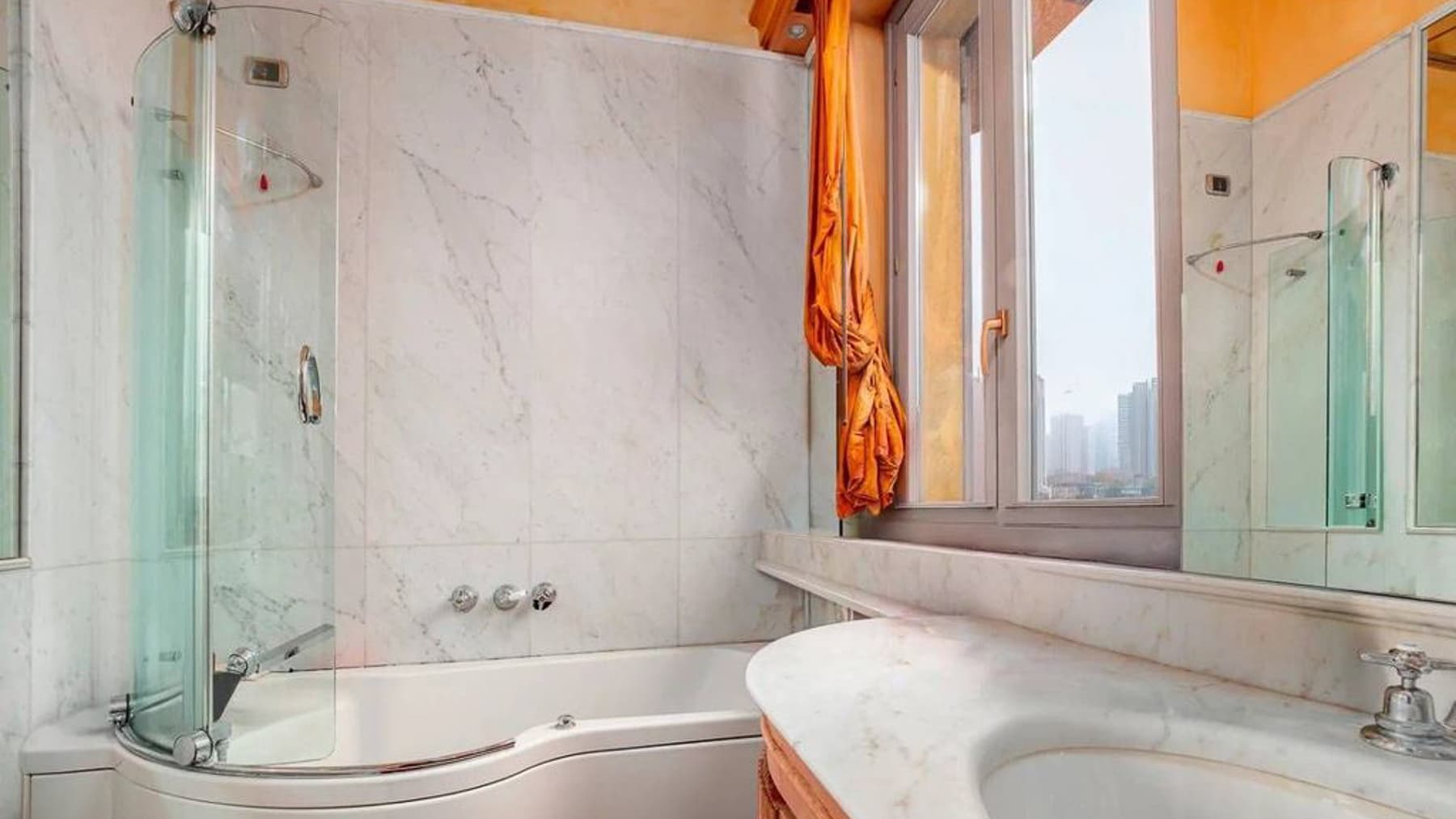 Elegant Apartment in Milan, Lombardy