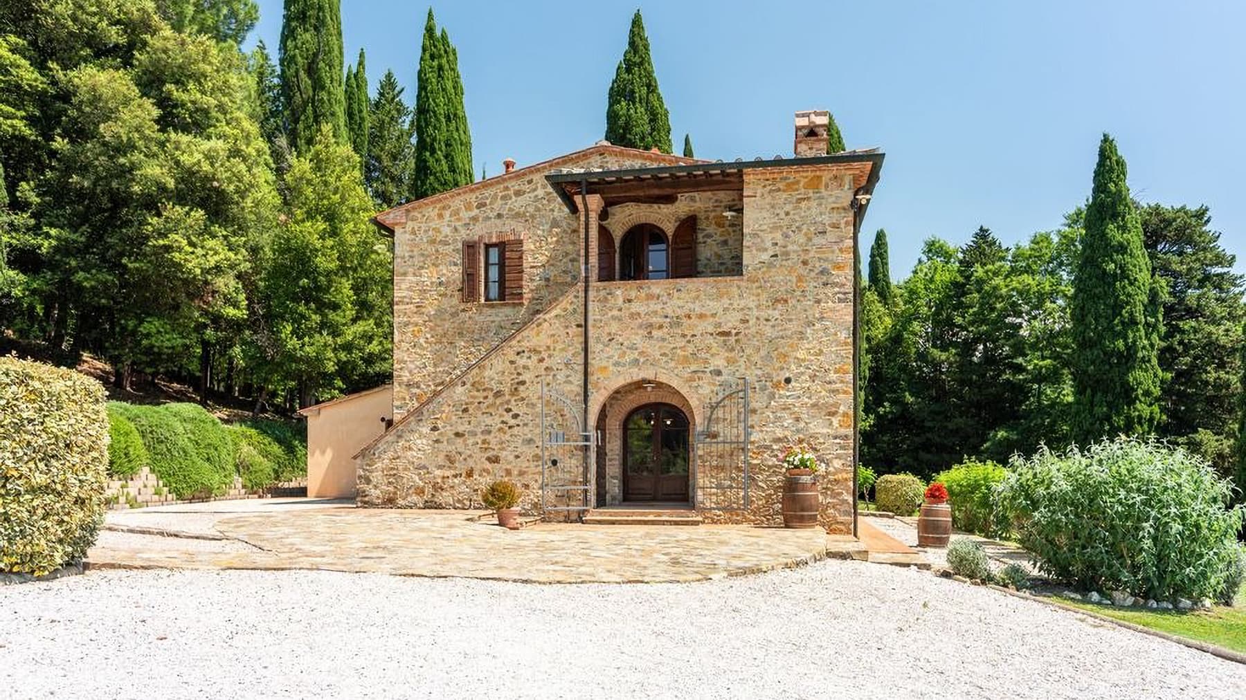 Villa in pietra con piscina a Monteverdi Marittimo