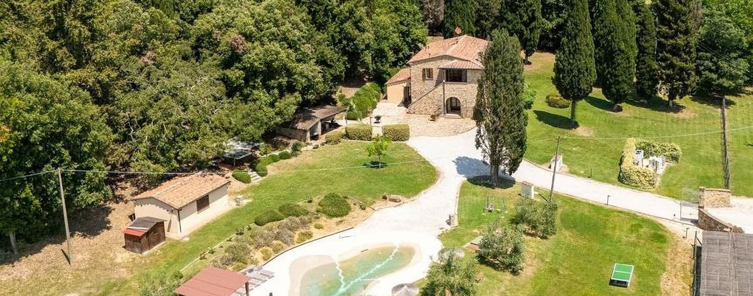 Villa in pietra con piscina a Monteverdi Marittimo