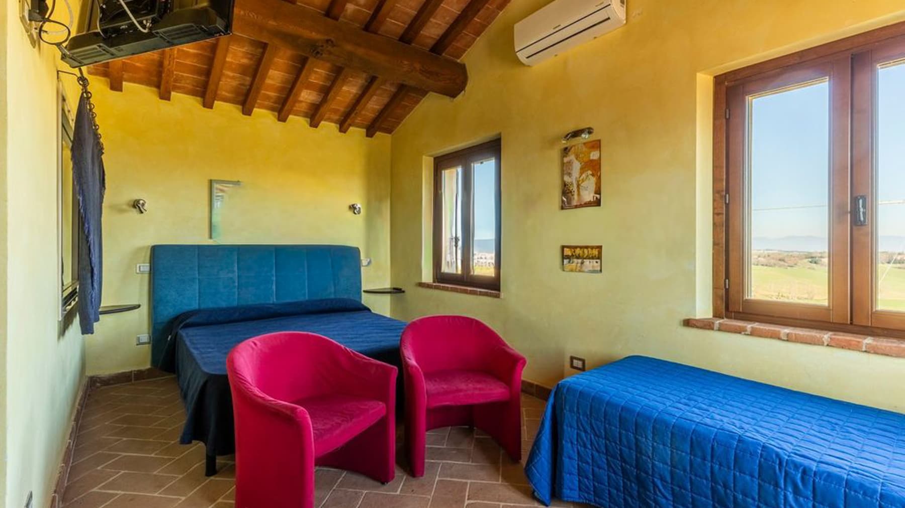 Casale incantevole a Cimbano, Umbria, con 2 piscine e terreno