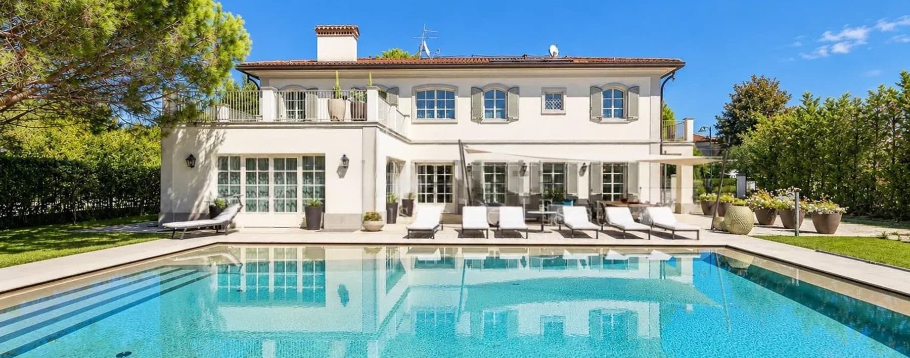 Elegant Villa in Prestigious Forte dei Marmi, Tuscany