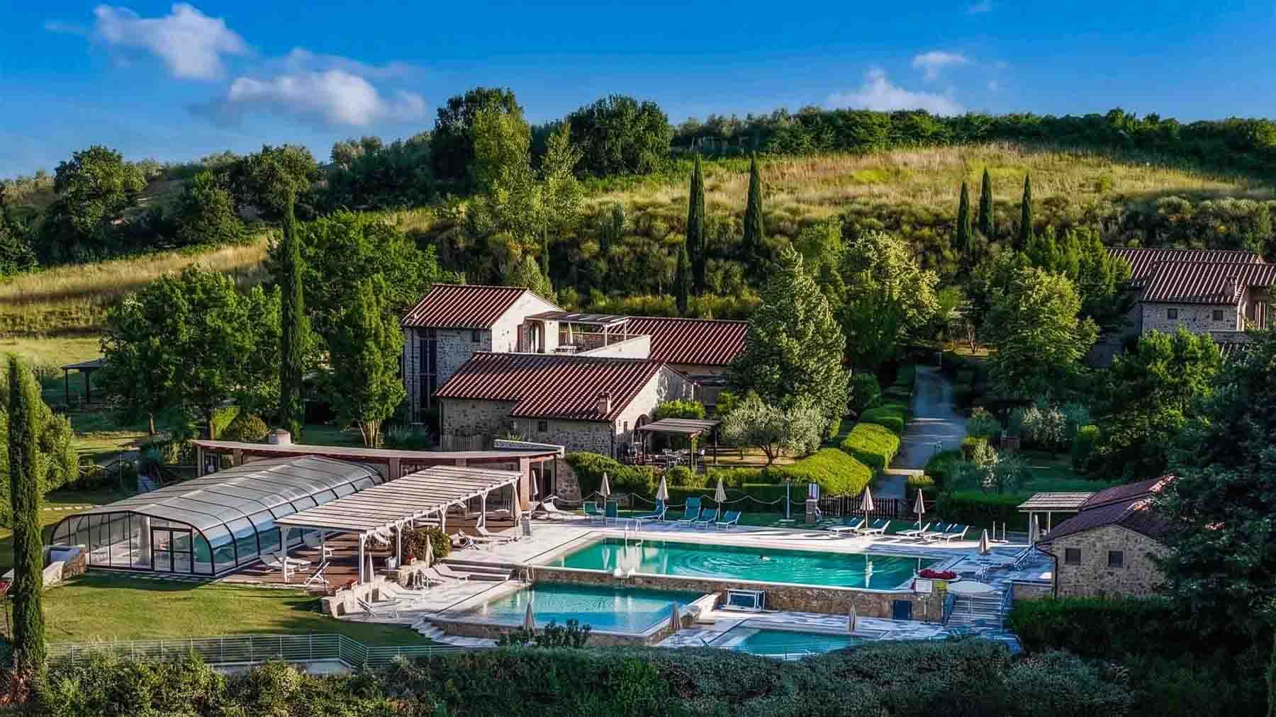 Casale immerso nella campagna senese, Casole d'Elsa
