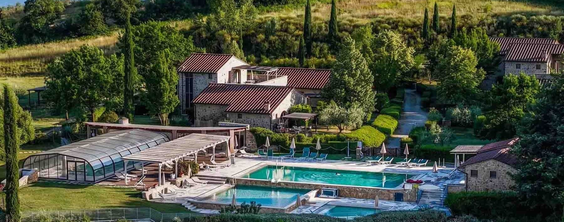Casale immerso nella campagna senese, Casole d'Elsa