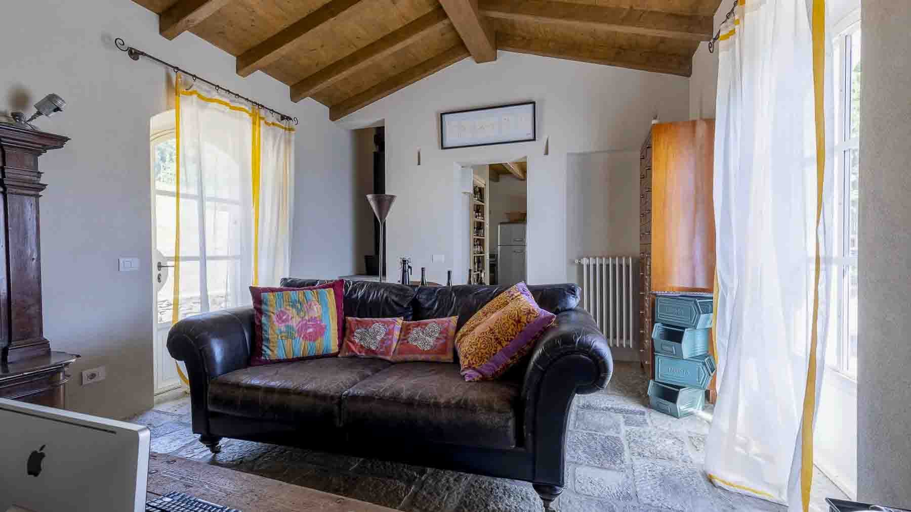 Corsanico, hillside; Finely restored country house with swimming pool and annex.