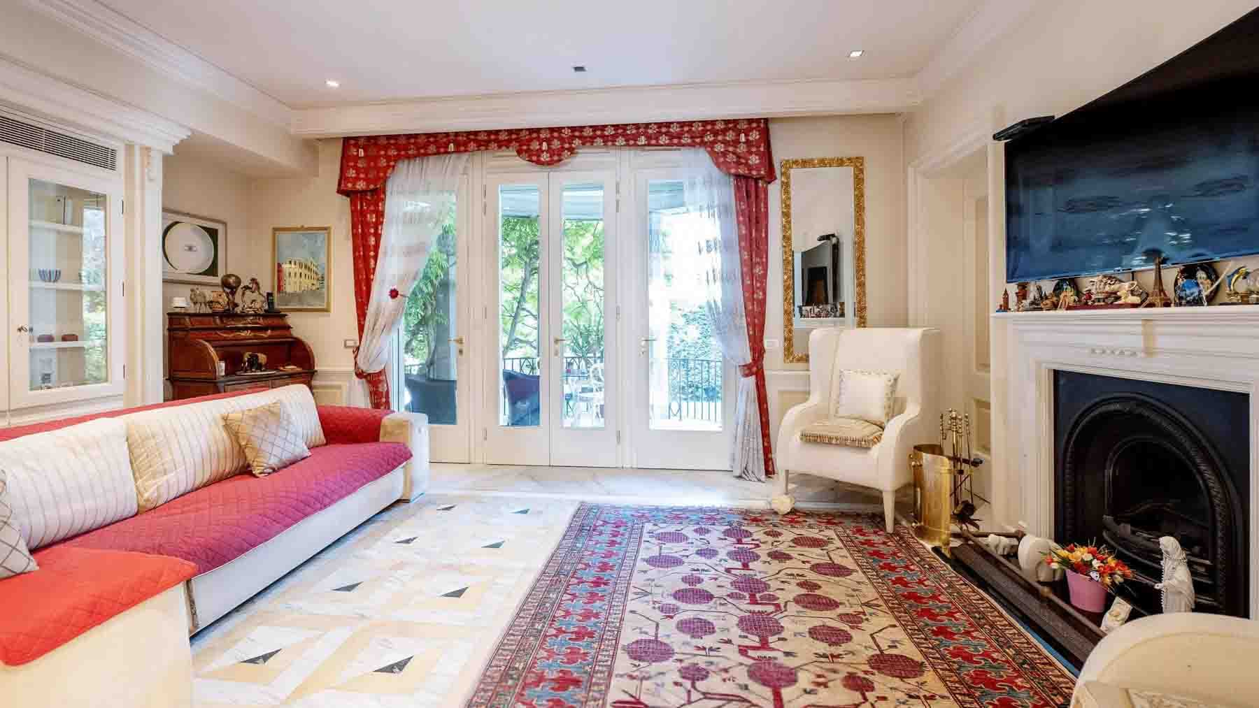 Elegant Renovated Villa with Private Garden Lido di Venezia