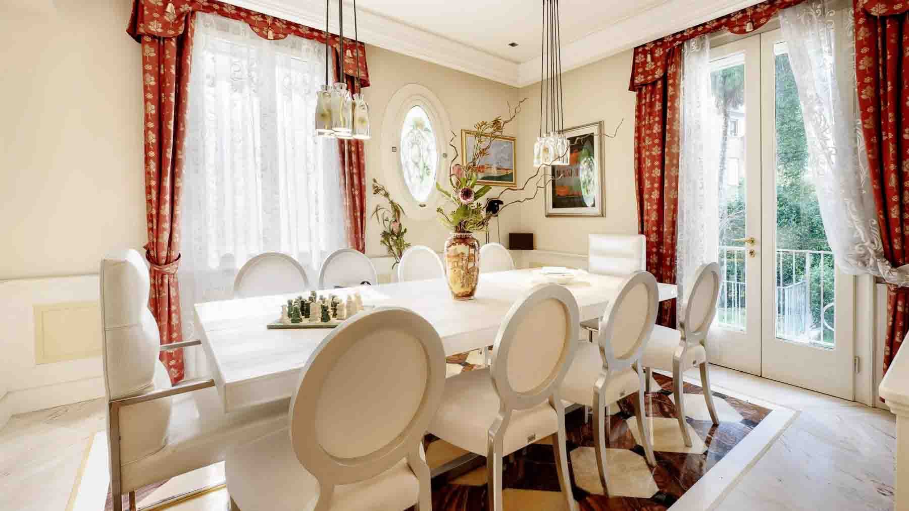 Elegant Renovated Villa with Private Garden Lido di Venezia