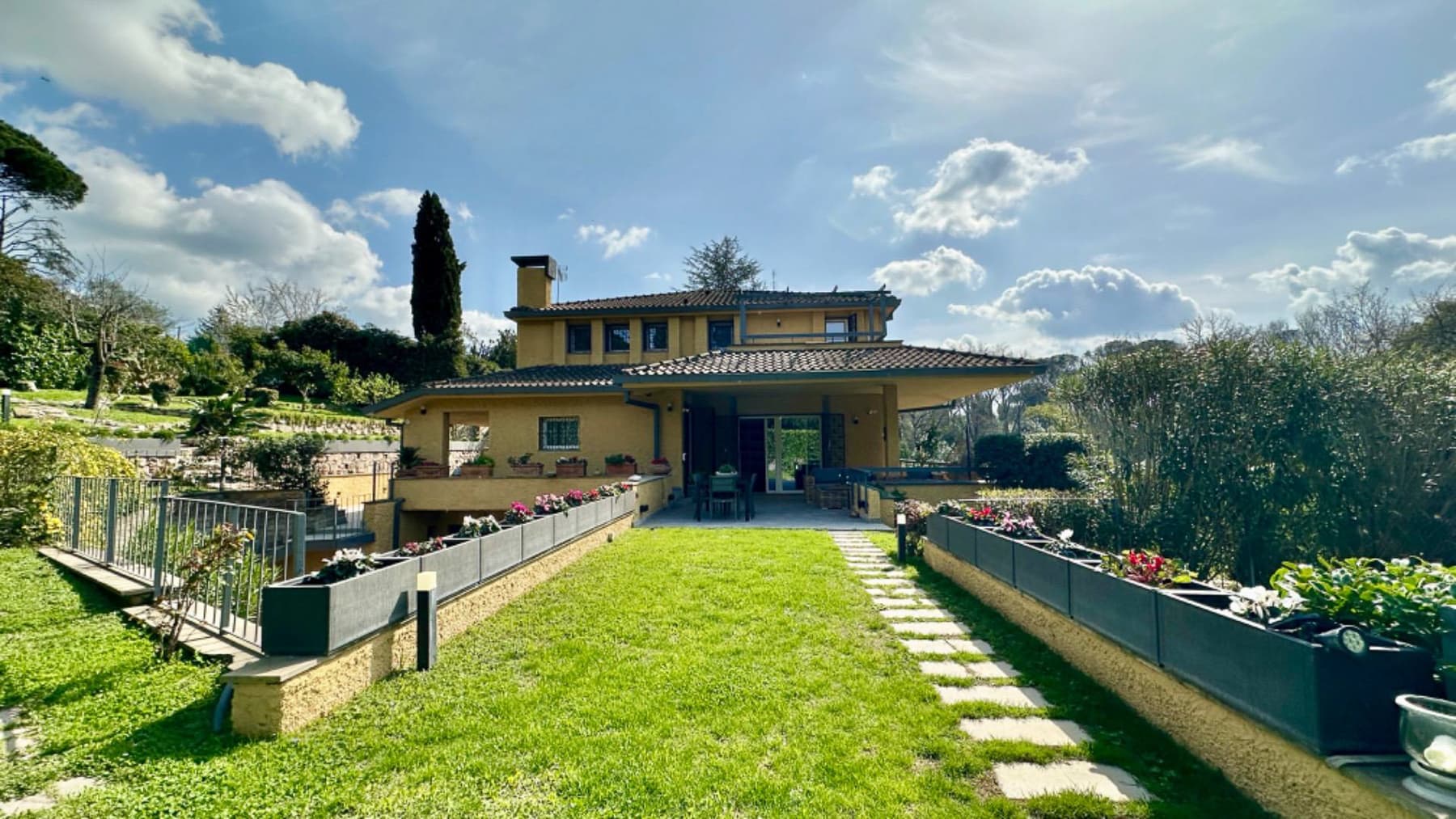 Renovated Villa in Prestigious Rome, Lazio Area