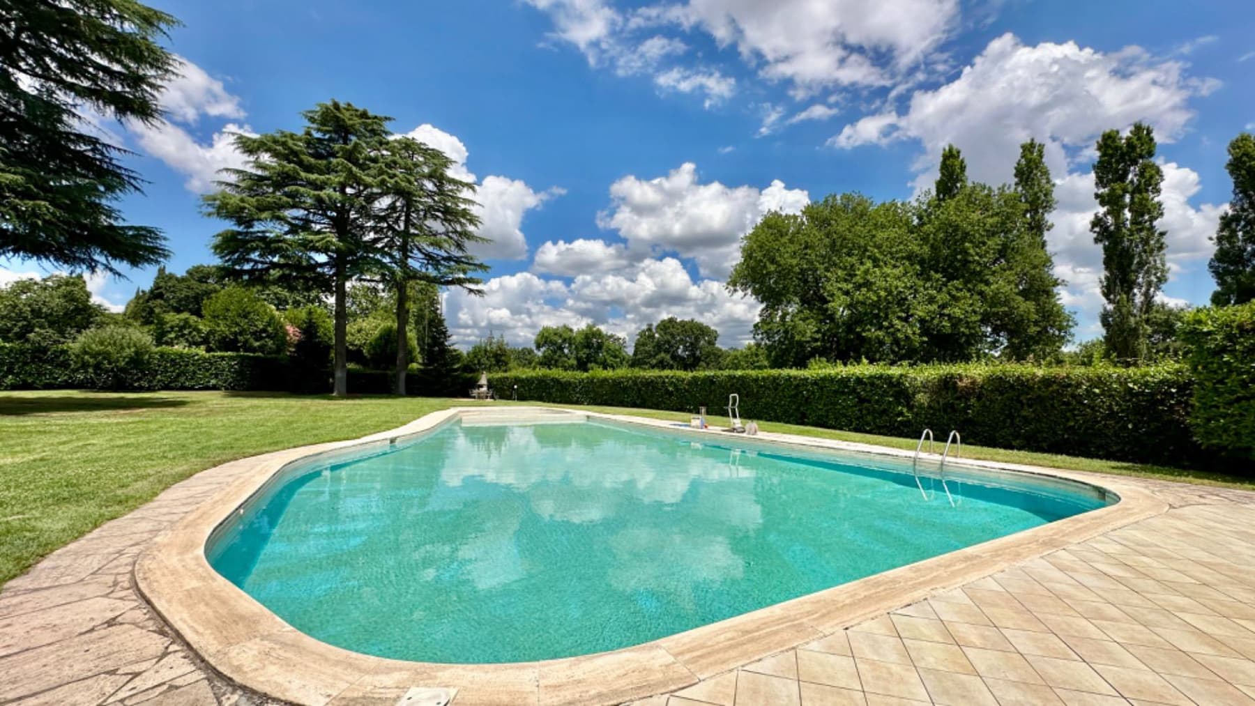 Villa esclusiva con piscina nel cuore di Roma Olgiata