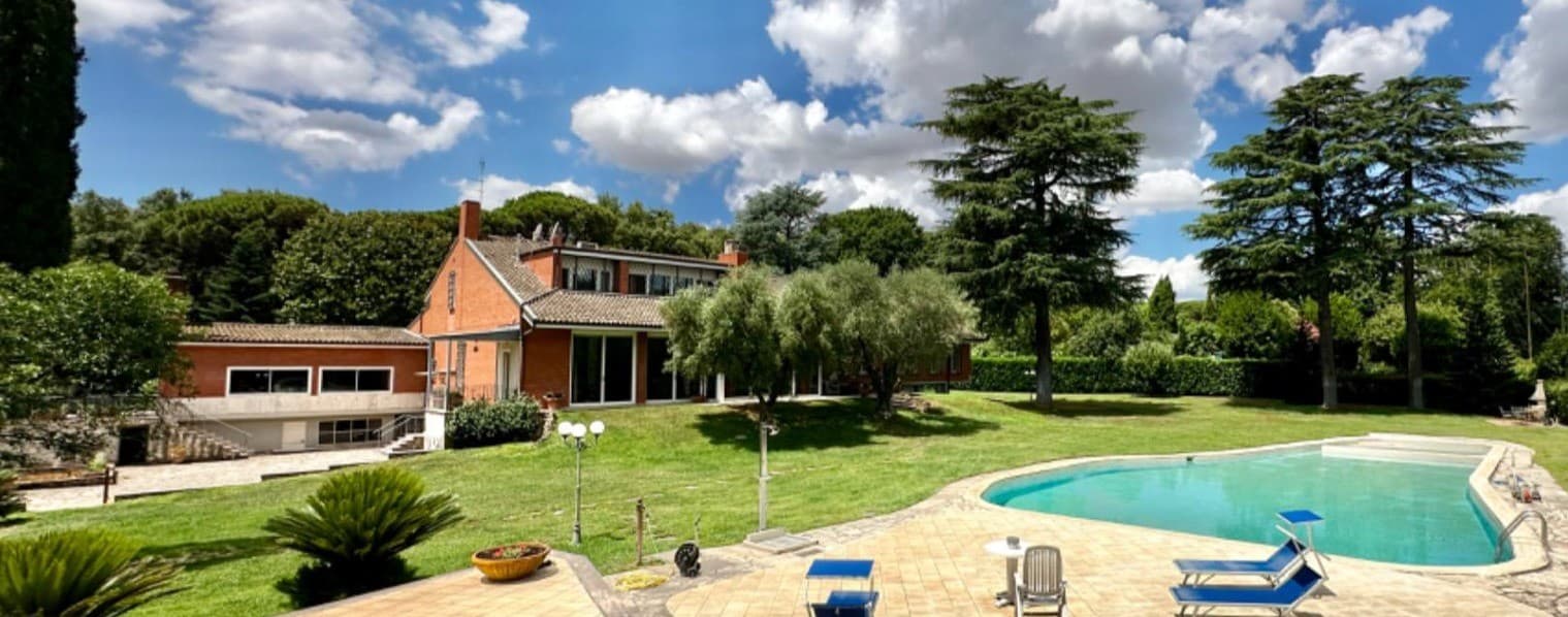 Villa esclusiva con piscina nel cuore di Roma Olgiata